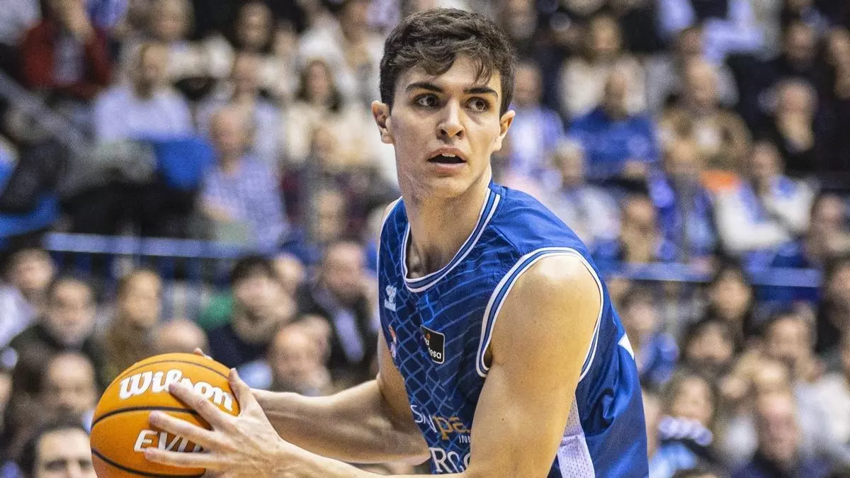 Alonso Reyes, durante un partido con el Burgos. | CINTIA CORTÉS / SAN PABLO BURGOS Alonso Reyes, durante un partido con el Burgos. | CINTIA CORTÉS / SAN PABLO BURGOS