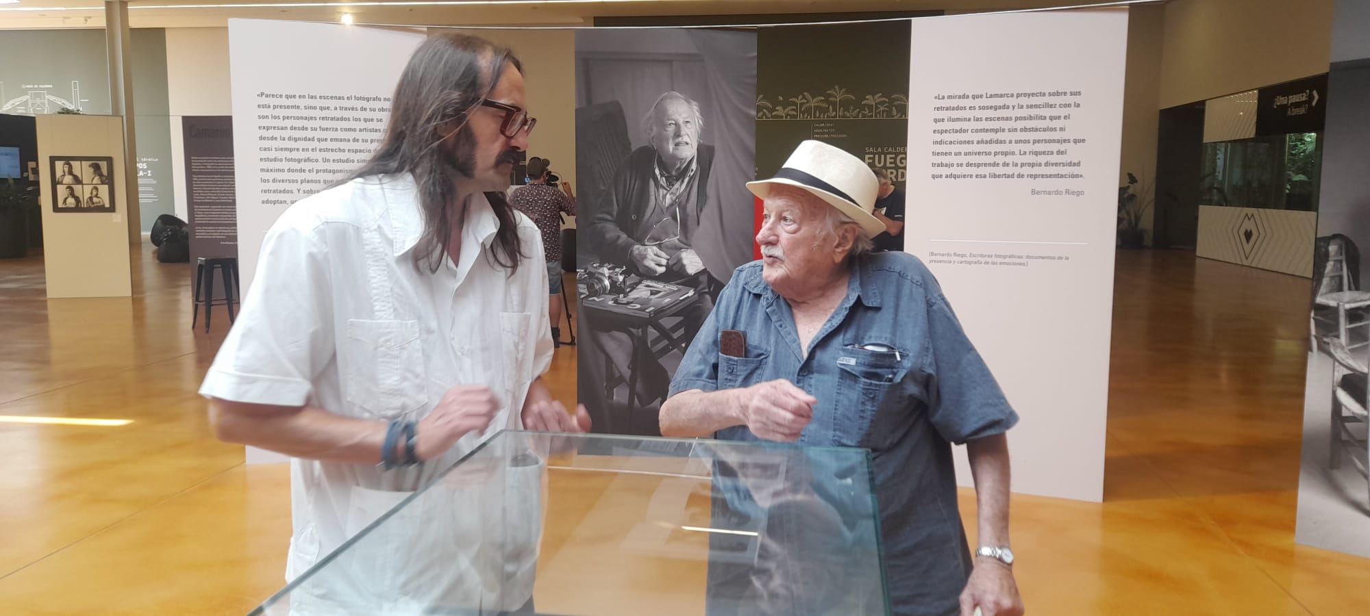 Buitrón y Lamarca presentando ambas muestras con las que se inician el Bierzo al toque. | MAR IGLESIAS