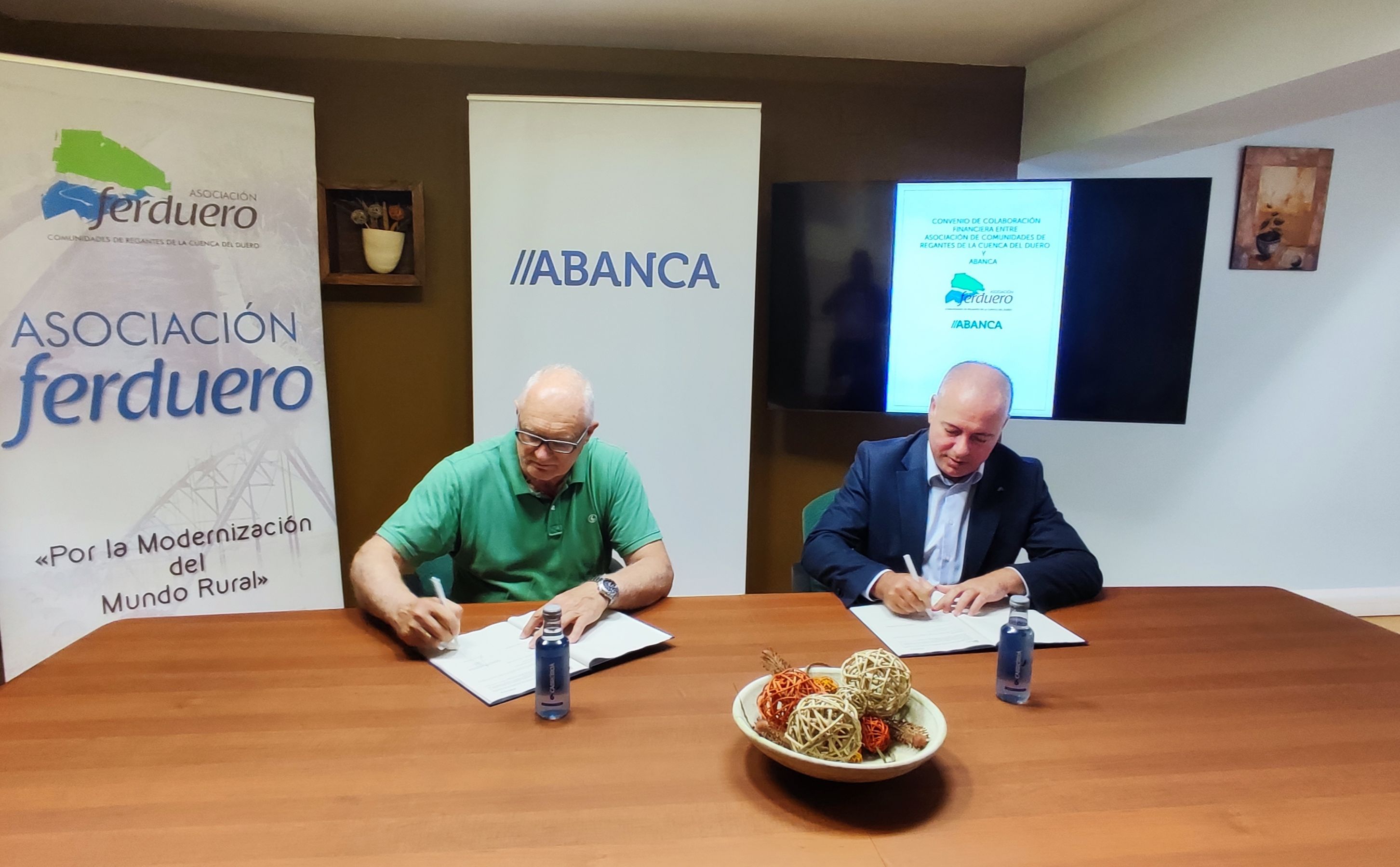 Renovación de acuerdo entre FERDUERO y ABANCA. | L.N.C.