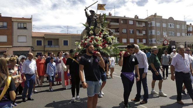 imagen de archivo de una procesion en honor a santiago apostol en trobajo del camino 4 1000x563 imagen de archivo de una procesion en honor a santiago apostol en trobajo del camino 4 1000x563