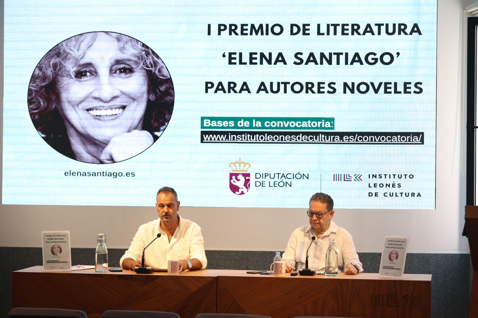 Rueda de prensa de presentación del I premio de literatura 'Elena Santiago' para autores noveles. | F.OTERO