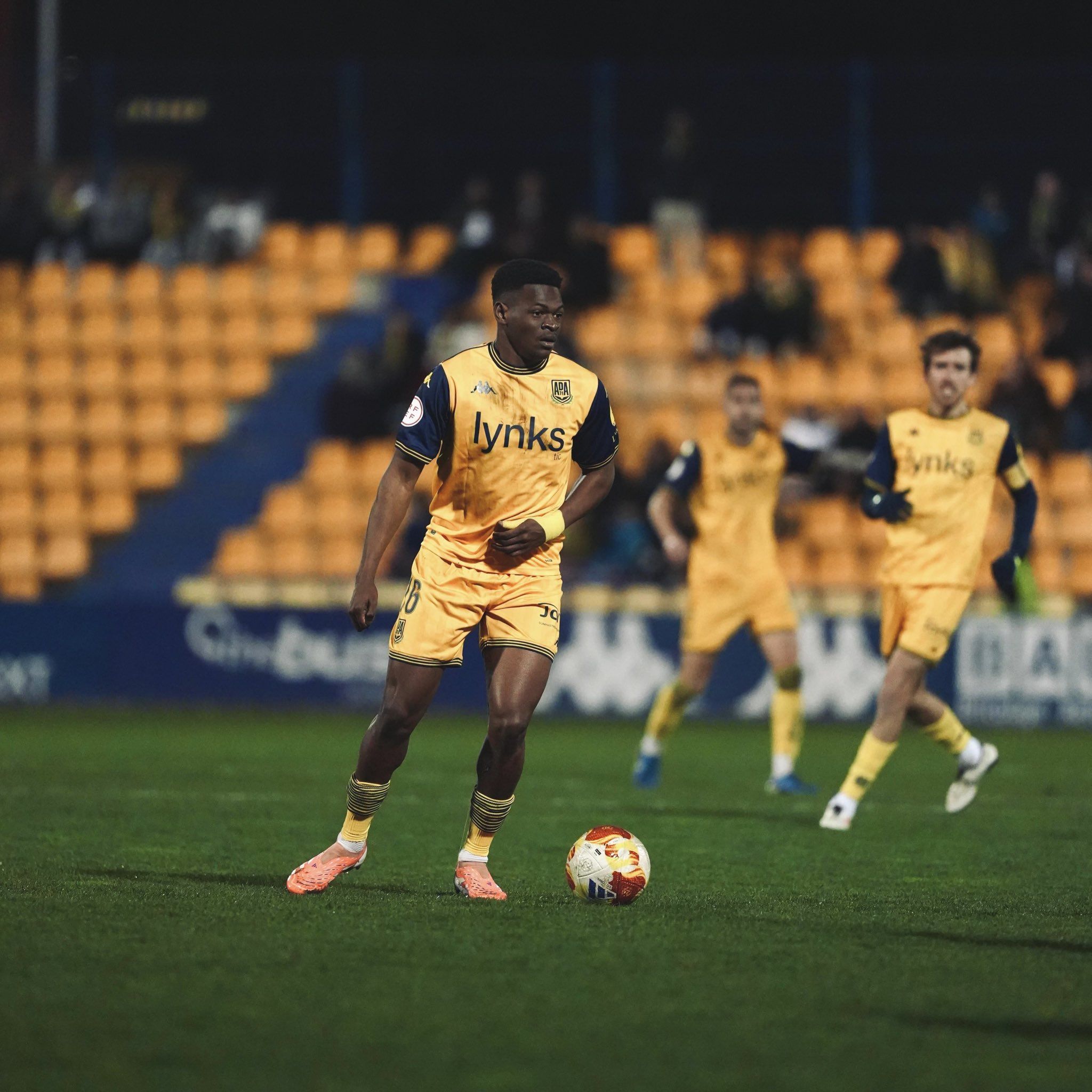 N'tji Tounkara durante uno de sus partidos en el Estadio de Santo Domingo de Alcorcón. | AD ALCORCÓN