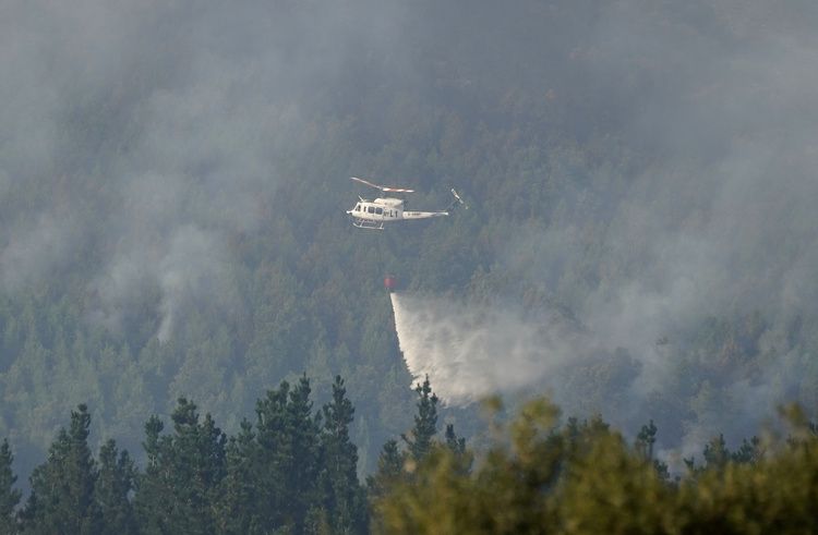 Labores de extinción del fuego de Castropodame. | ICAL