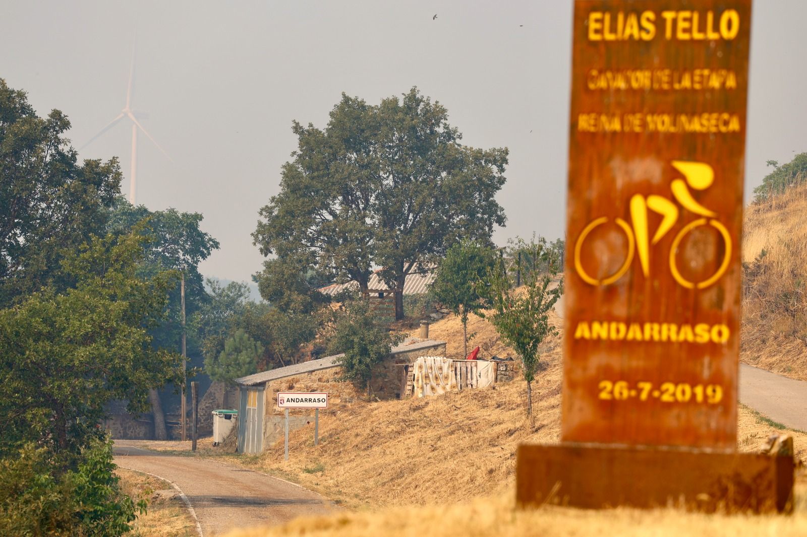 Incendio forestal de nivel dos en Murias de Ponjos 