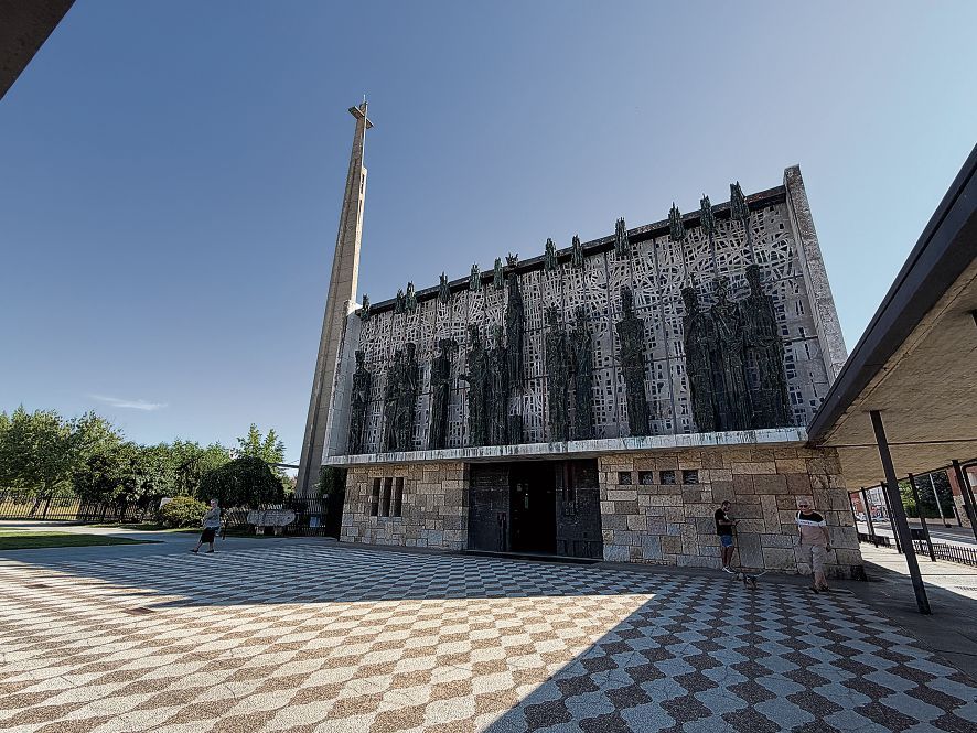 La Virgen del Camino, patrona de la Región Leonesa, concentra una de las devociones más arraigadas. | SAÚL ARÉN