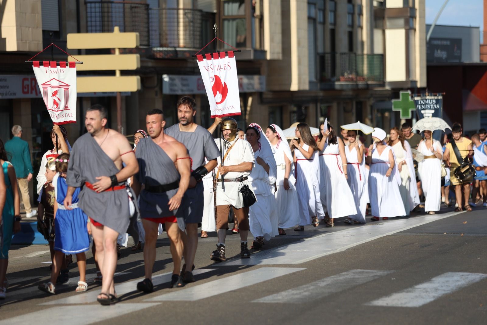 Desfile de Astures y Romanos. | FERNANDO OTERO