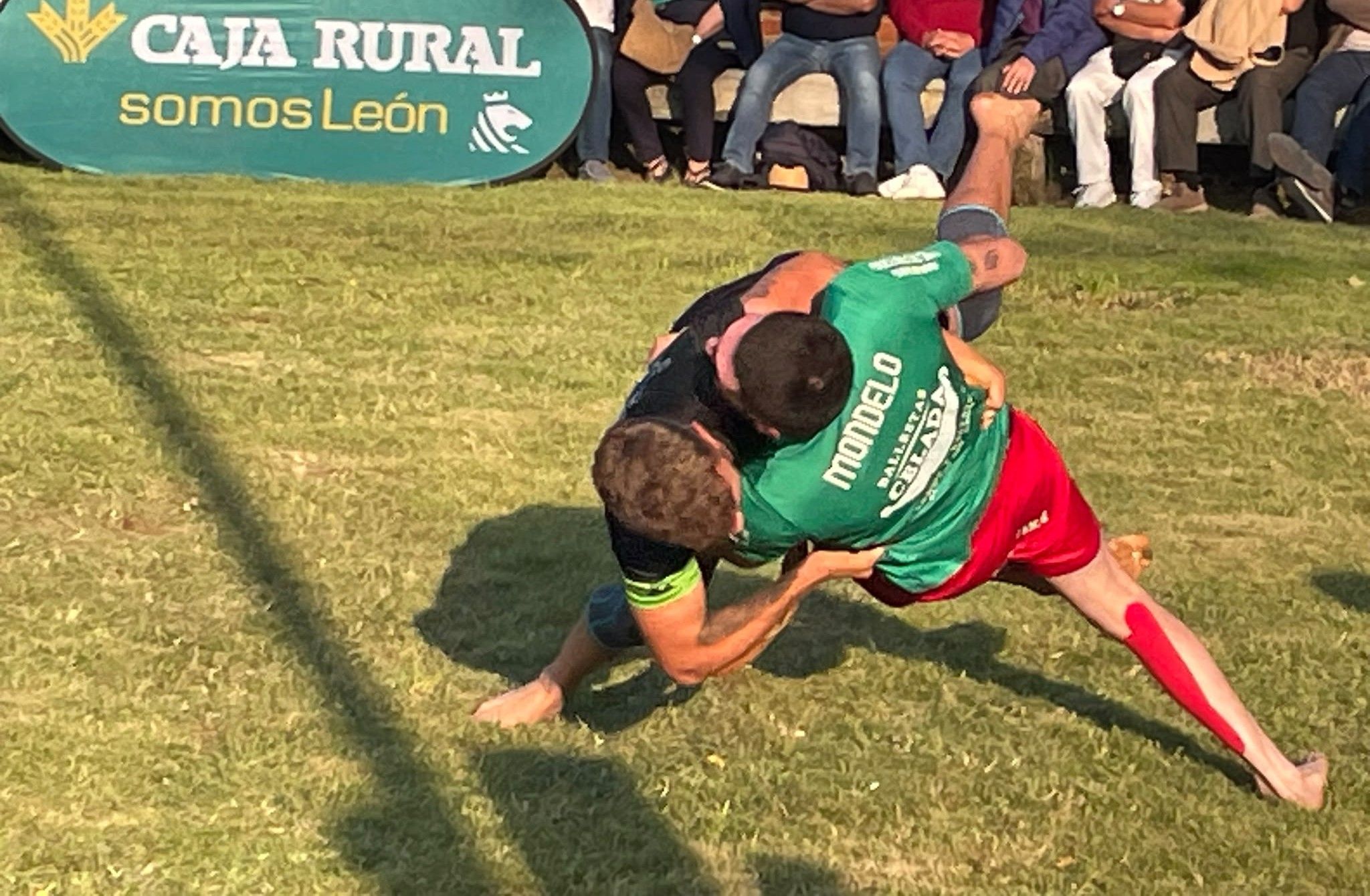 Florián Yugueros derrotó en las fases previas a Carlos Mondelo, actual campeón de ligeros Florián Yugueros derrotó en las fases previas a Carlos Mondelo, actual campeón de ligeros