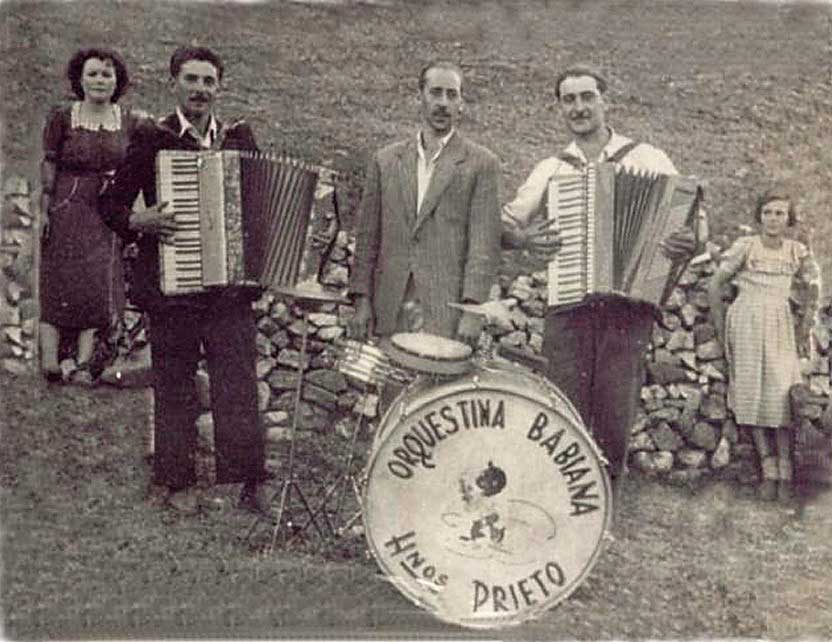 La primera formación a la que se incorporó Magín Prieto fue la Orquestina integrada por los miembros de su familia. 