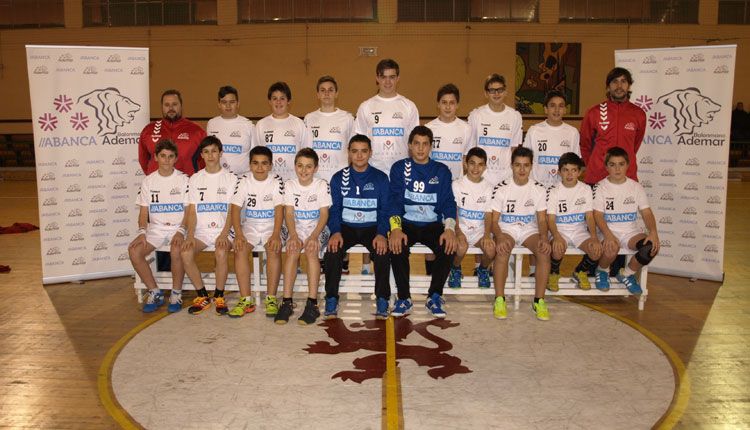 Integrantes del equipo infantil del Abanca Ademar.