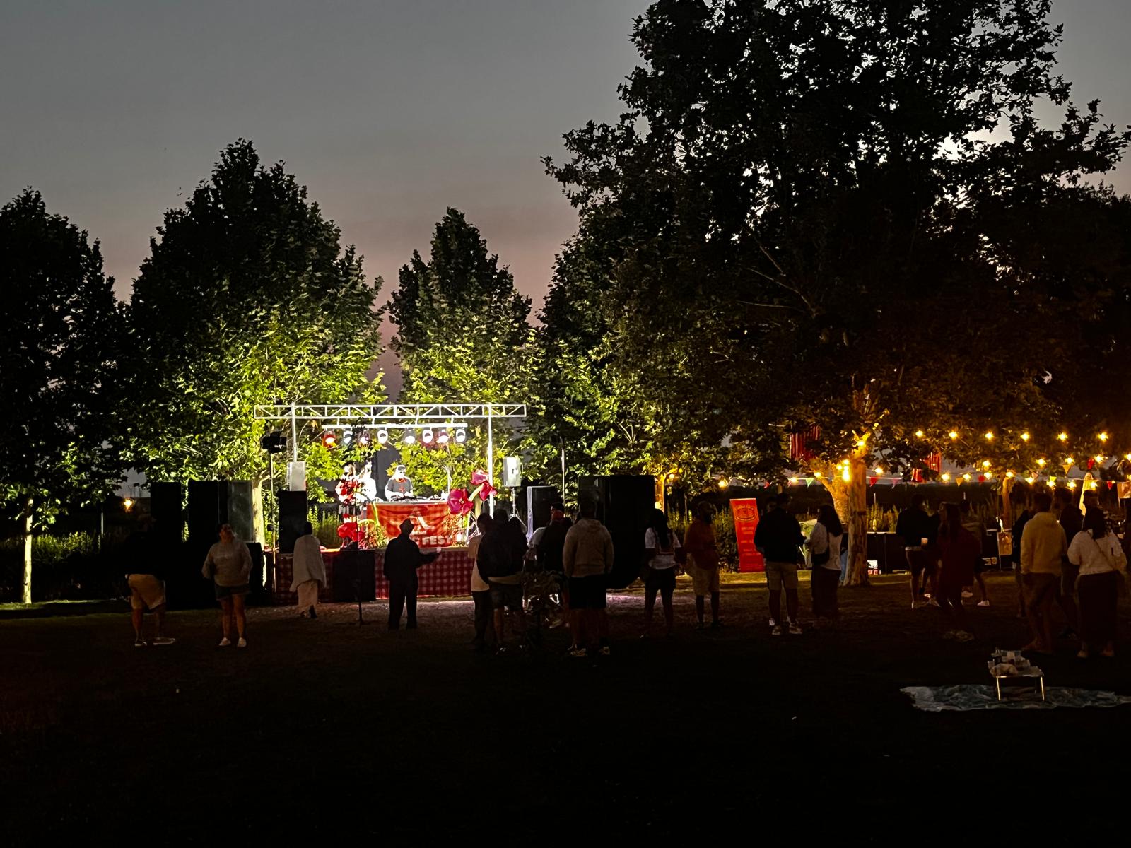 El 'Fresno Picnic Fest' se alargó hasta bien entrada la noche. | L.N.C. El 'Fresno Picnic Fest' se alargó hasta bien entrada la noche. | L.N.C.