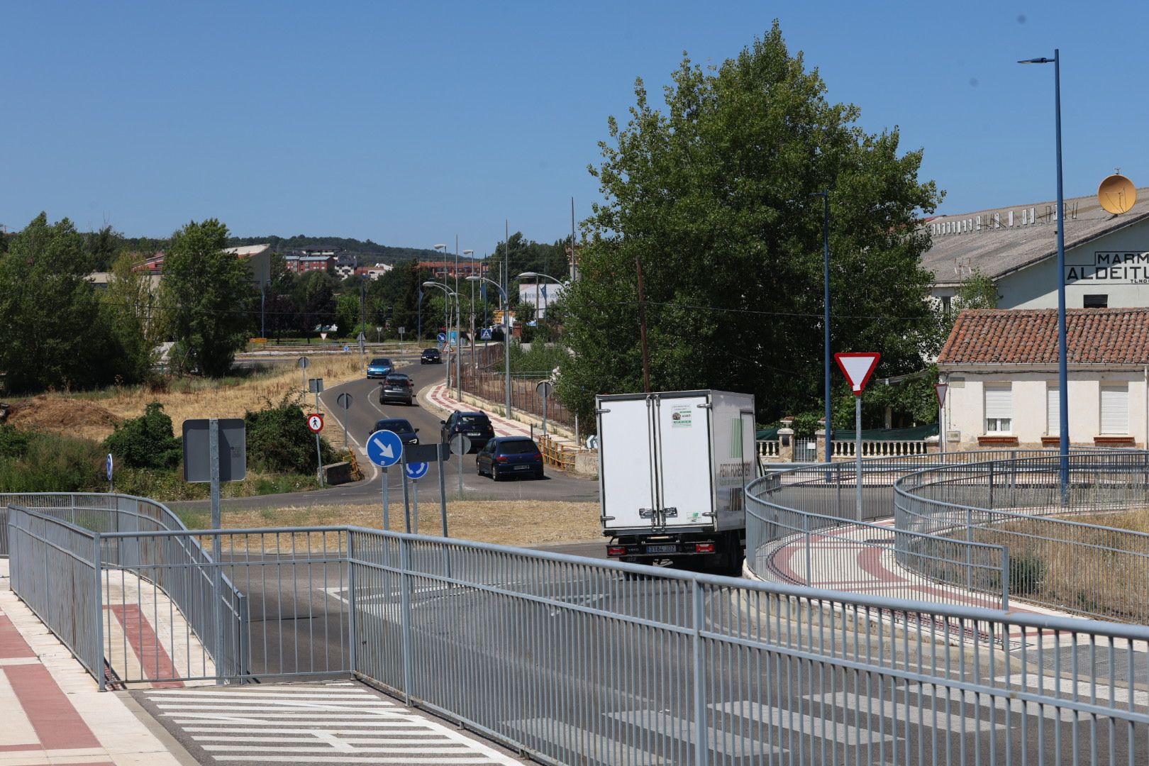 Los camiones ya pueden circular por el vial de San Juan de Dios. | FERNANDO OTERO