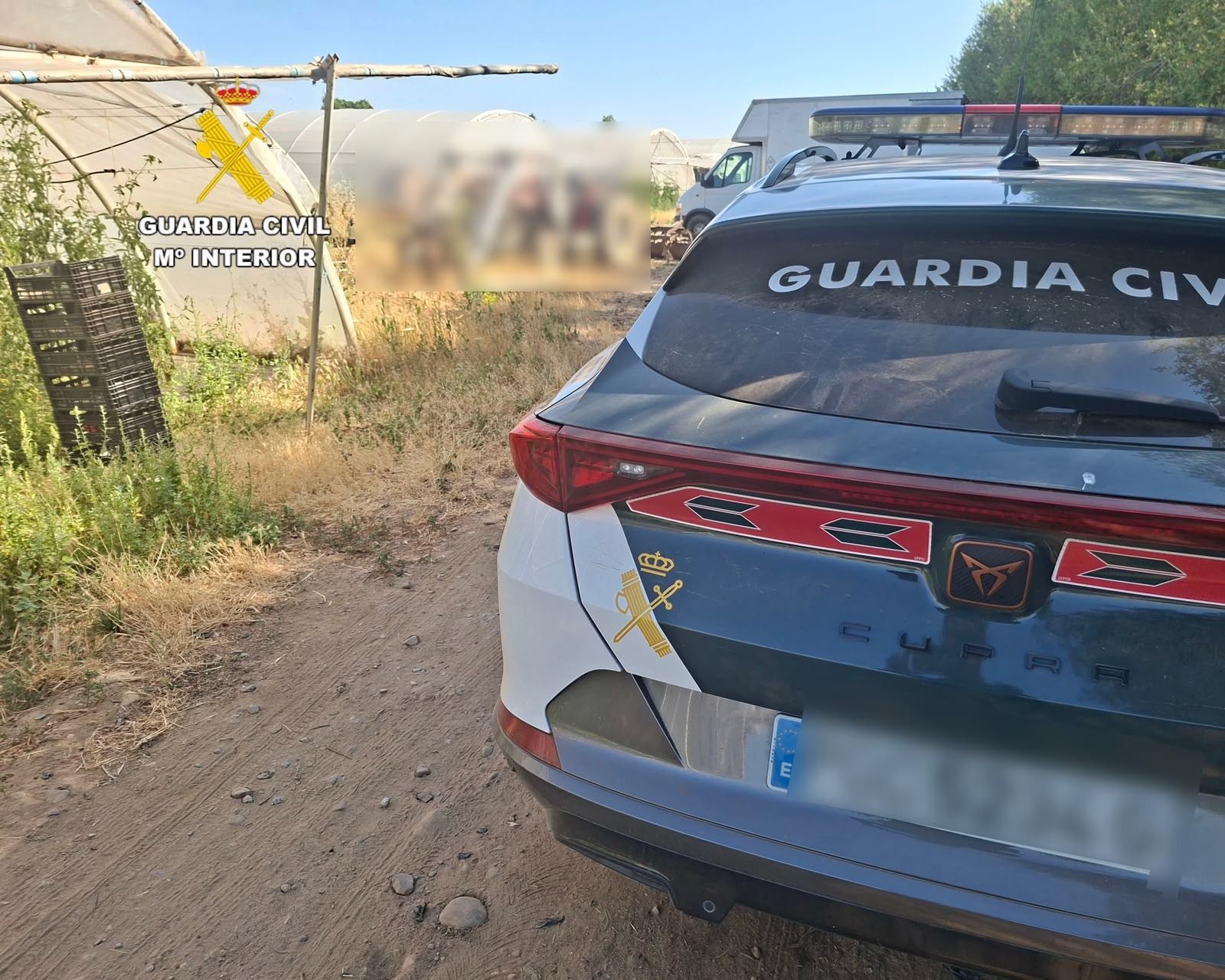 Imagen de la intervención de la Guardía Civil en las localidades de Chozas de Abajo y Sariegos. | L.N.C.
