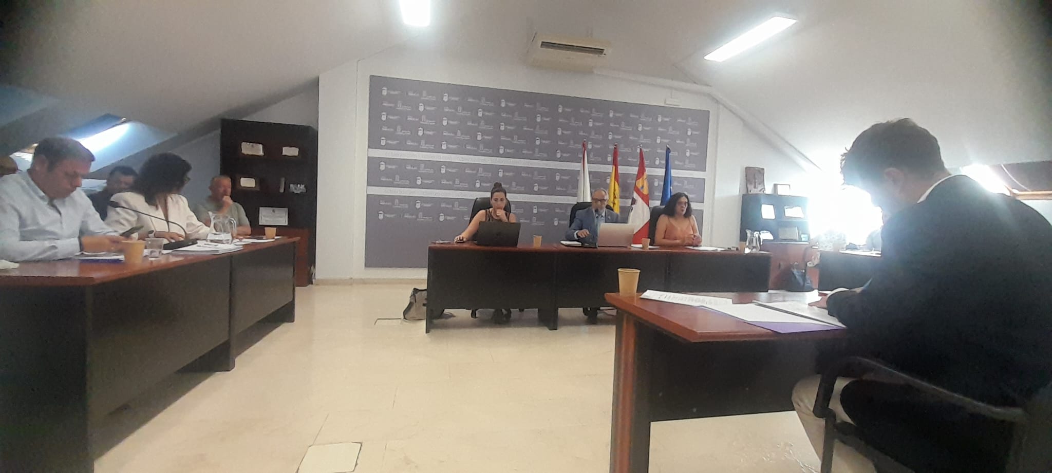 Inicios del pleno en el Consejo Comarcal del Bierzo. | MAR IGLESIAS