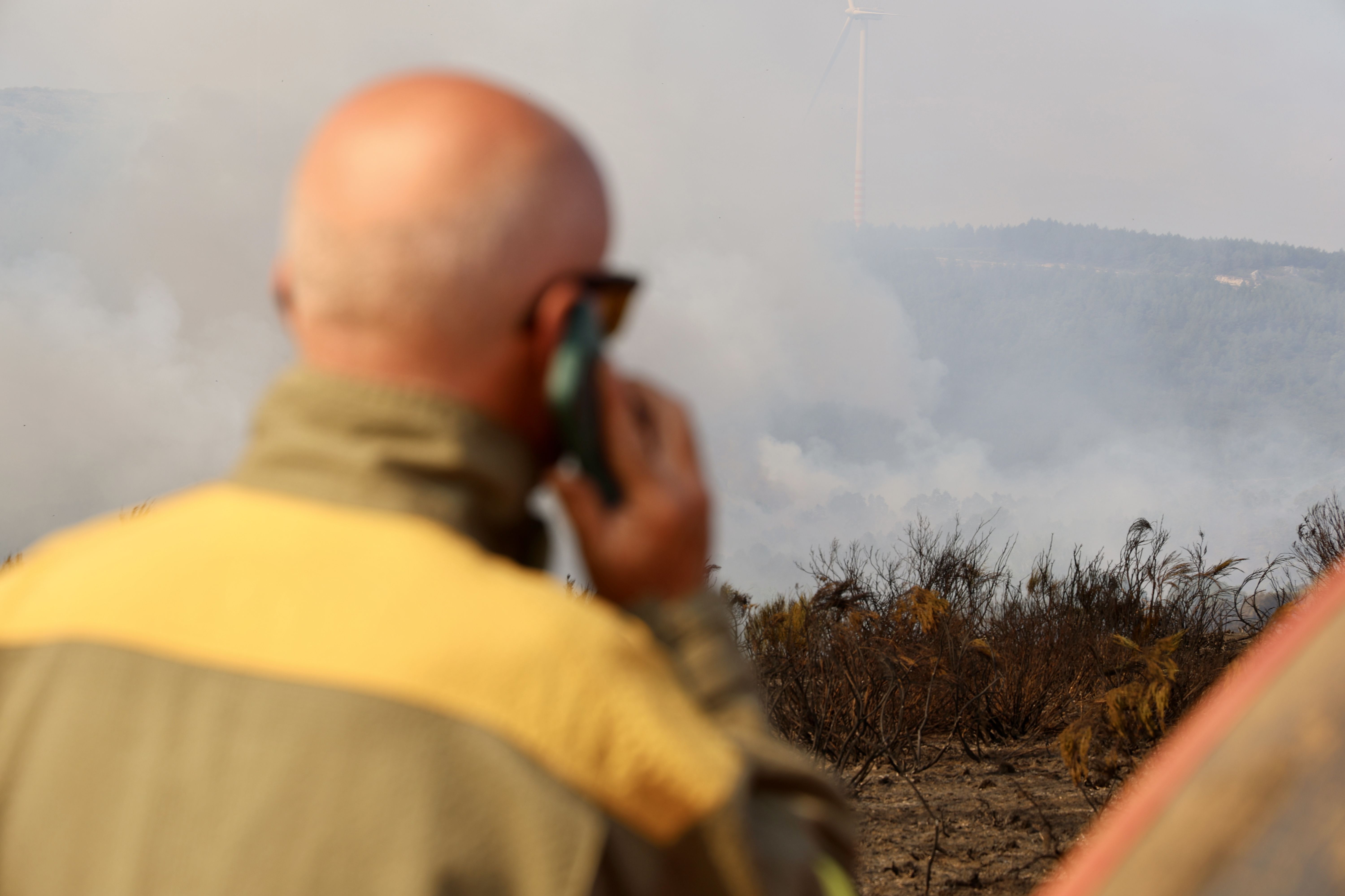 Imagen del incendio forestal de Murias de Ponjos.  | C.CAMPILLO (Ical)