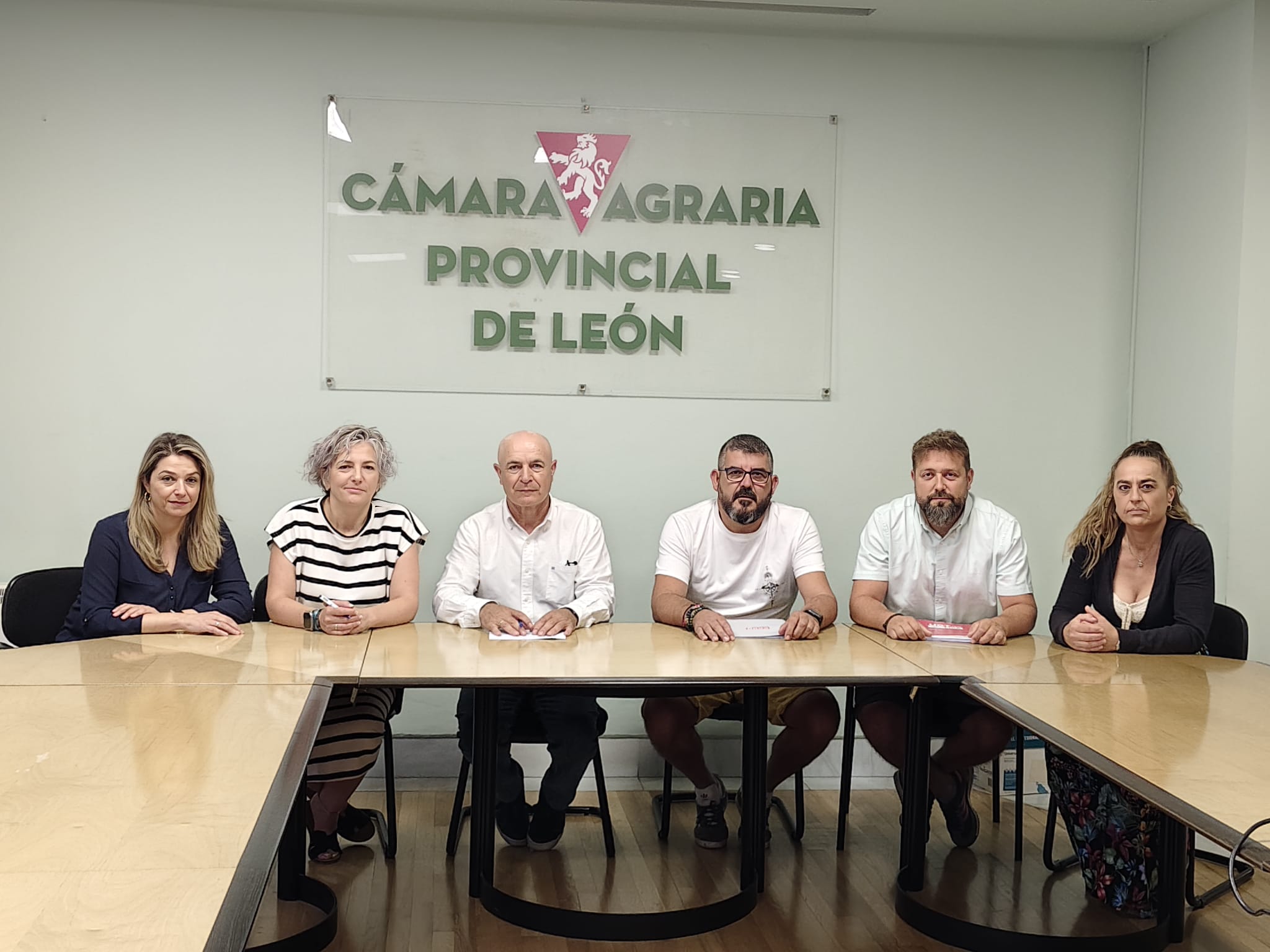 Miembros de UGT-Fica León y de las opas para solucionar el conflicto. | L.N.C.