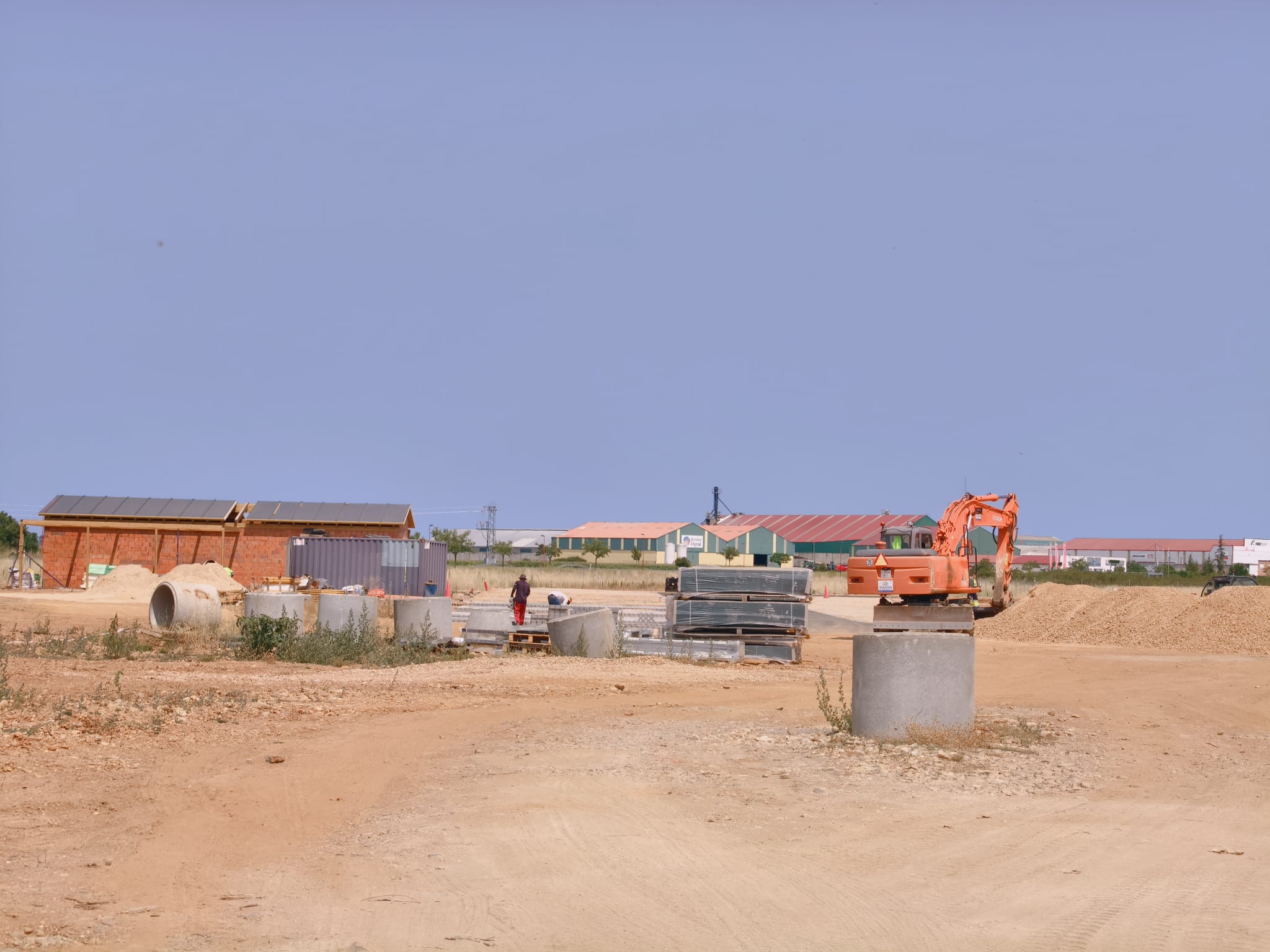 Estado de las obras del camping de Santa María del Páramo este mismo martes. | A. RODRÍGUEZ