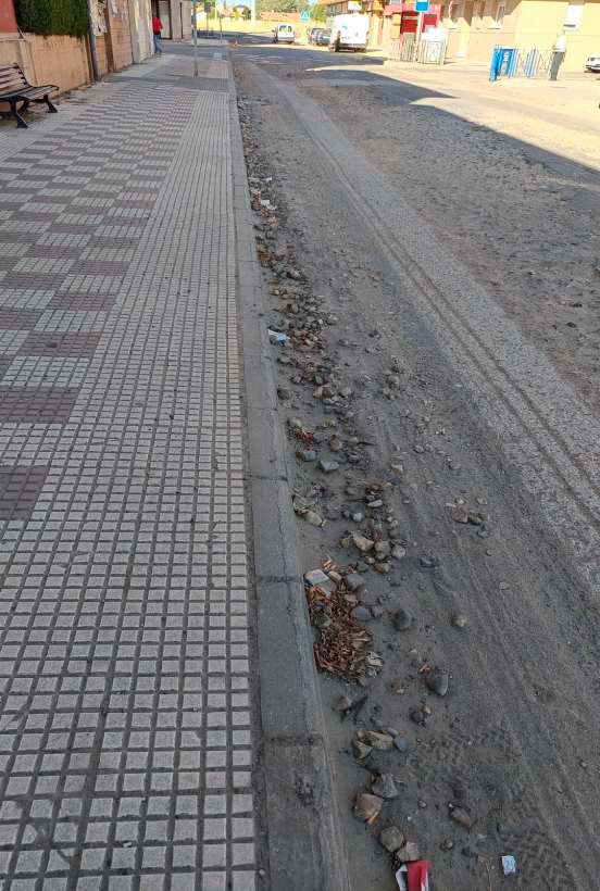 Estado actual de la calle Real de Villaobispo de las Regueras. | L.N.C.