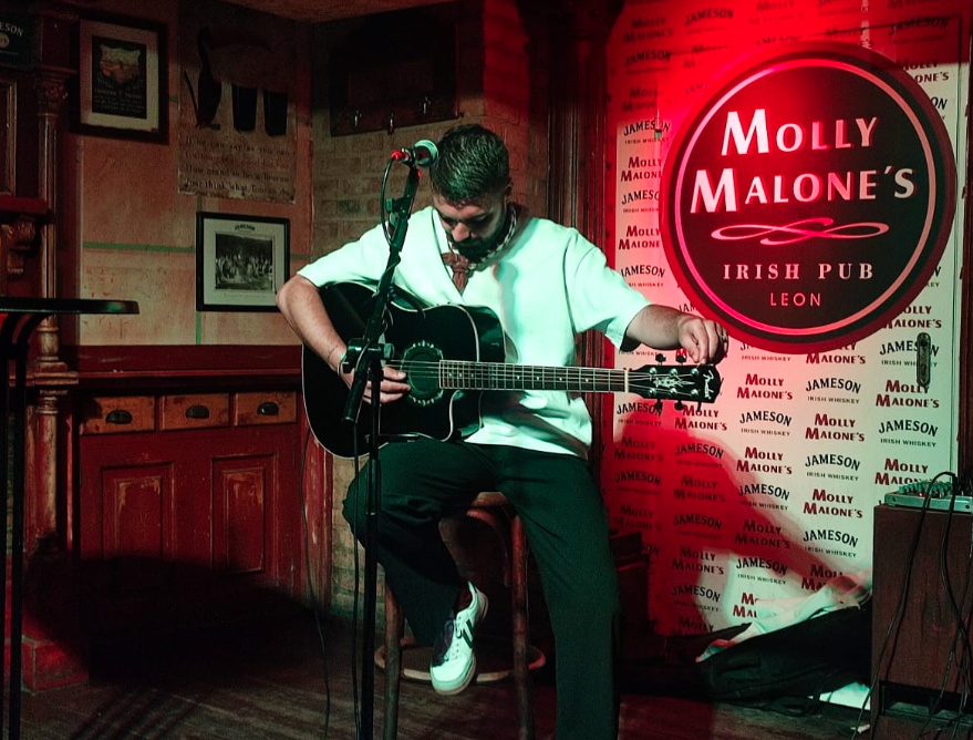 El cantante Fre García en un concierto en León | L.N.C.
