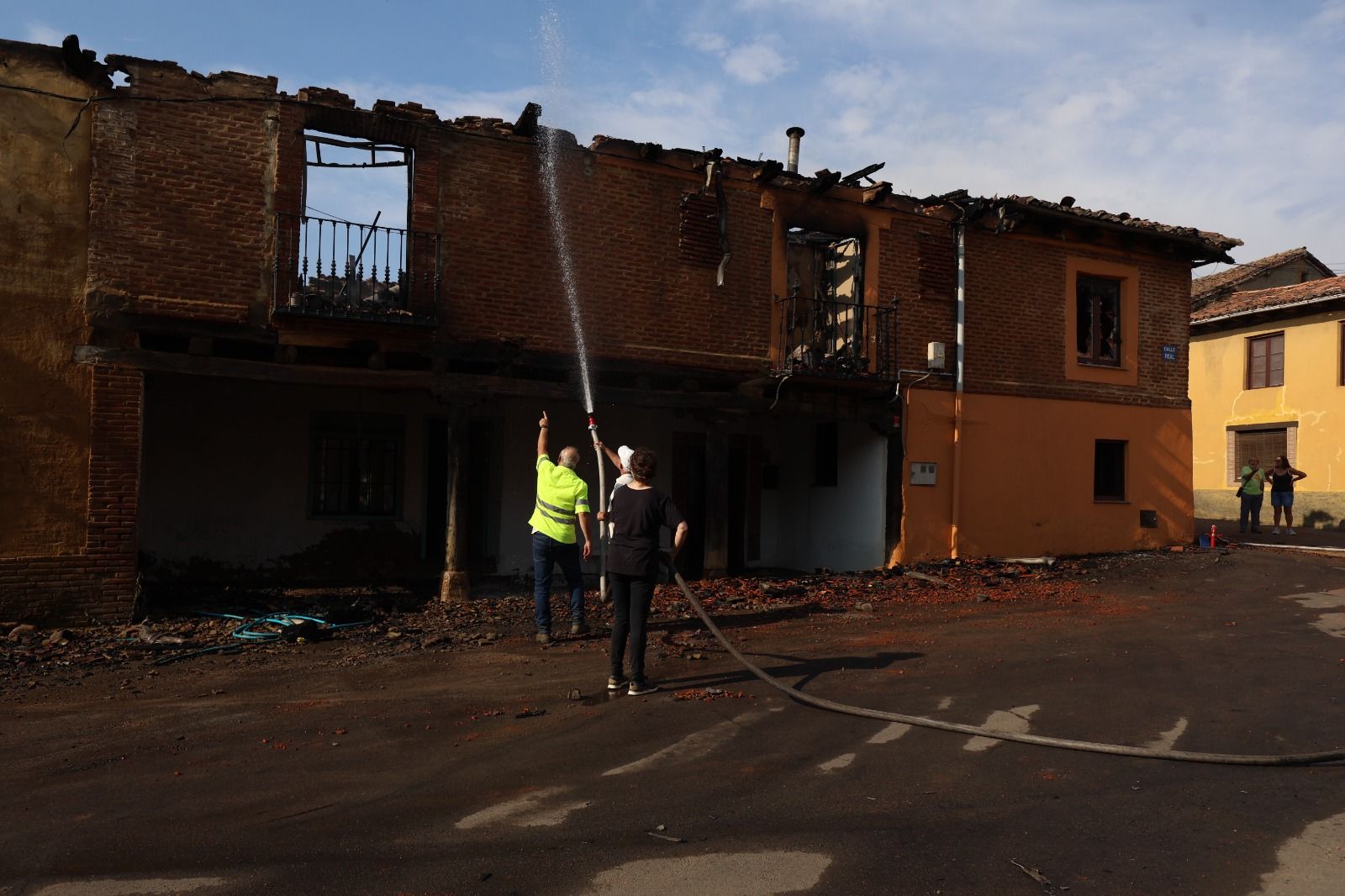 El día después del incendio del Condado El día después del incendio del Condado