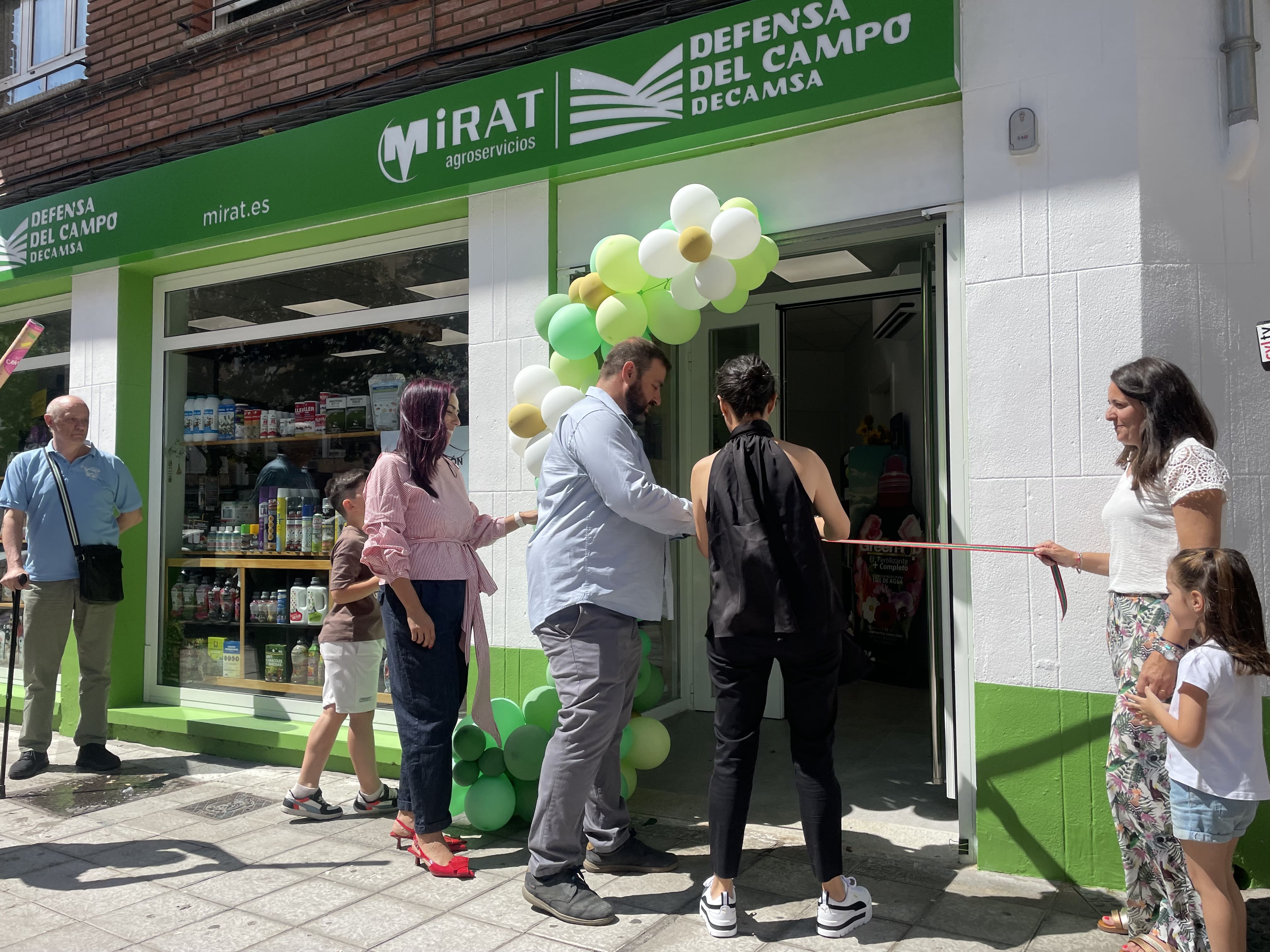 Guillermo Carro, responsable de MIRAT Agroservicios en León, durante el acto de inauguración oficial de la nueva tienda en la calle Santa Ana (1)