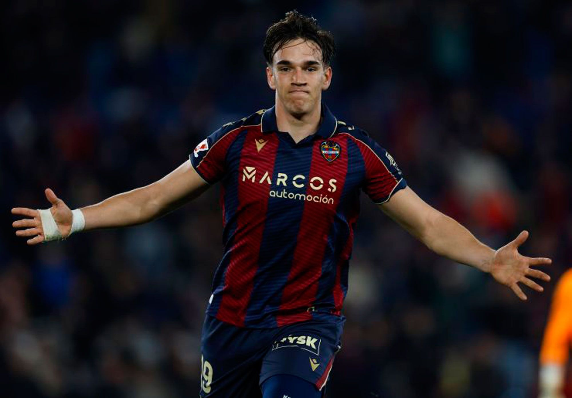 Carlos Espí festeja un gol. | LALIGA