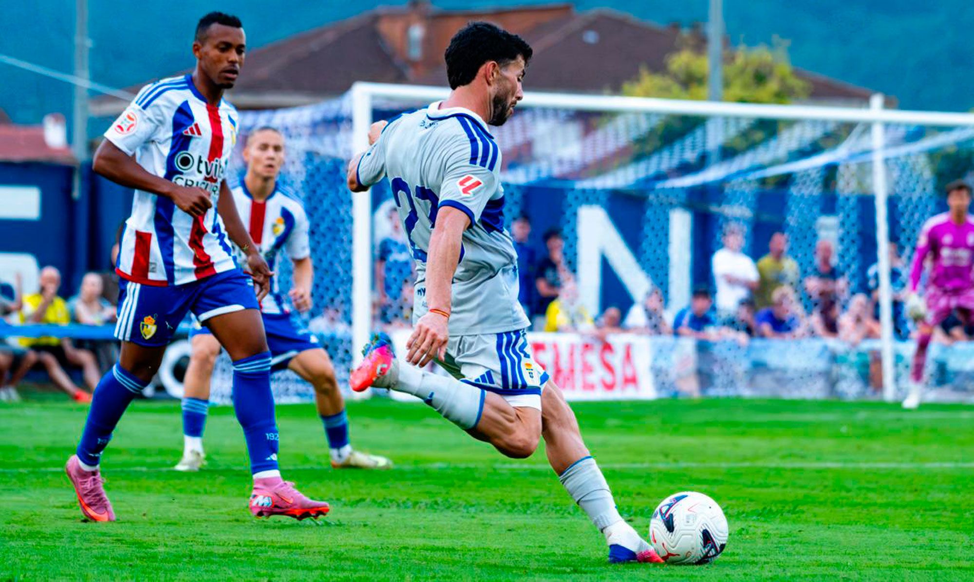 Quicala Bari, que se medirá a su exequipo, el Avilés, durante el amistoso de la Ponferradina ante el Oviedo. | REALOVIEDO