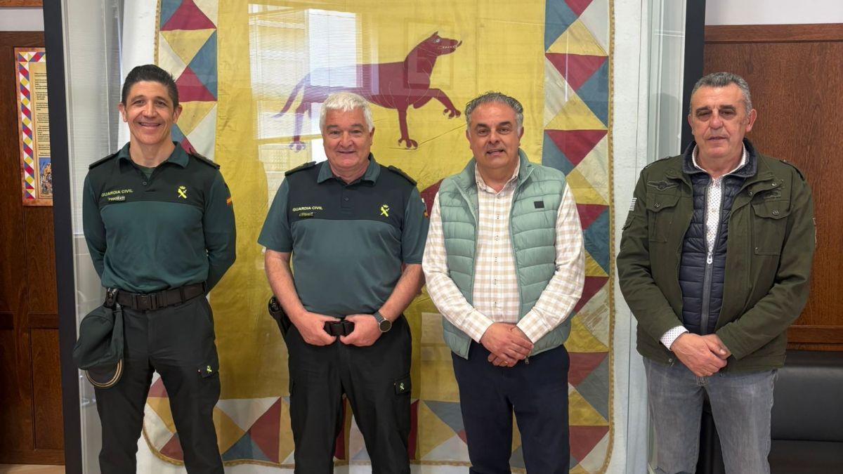 En la parte izquierda, el coronel Jorge Juan Pérez Rodríguez, nombrado máximo responsable de la Cibercomandancia de la Guardia Civil | L.N.C.