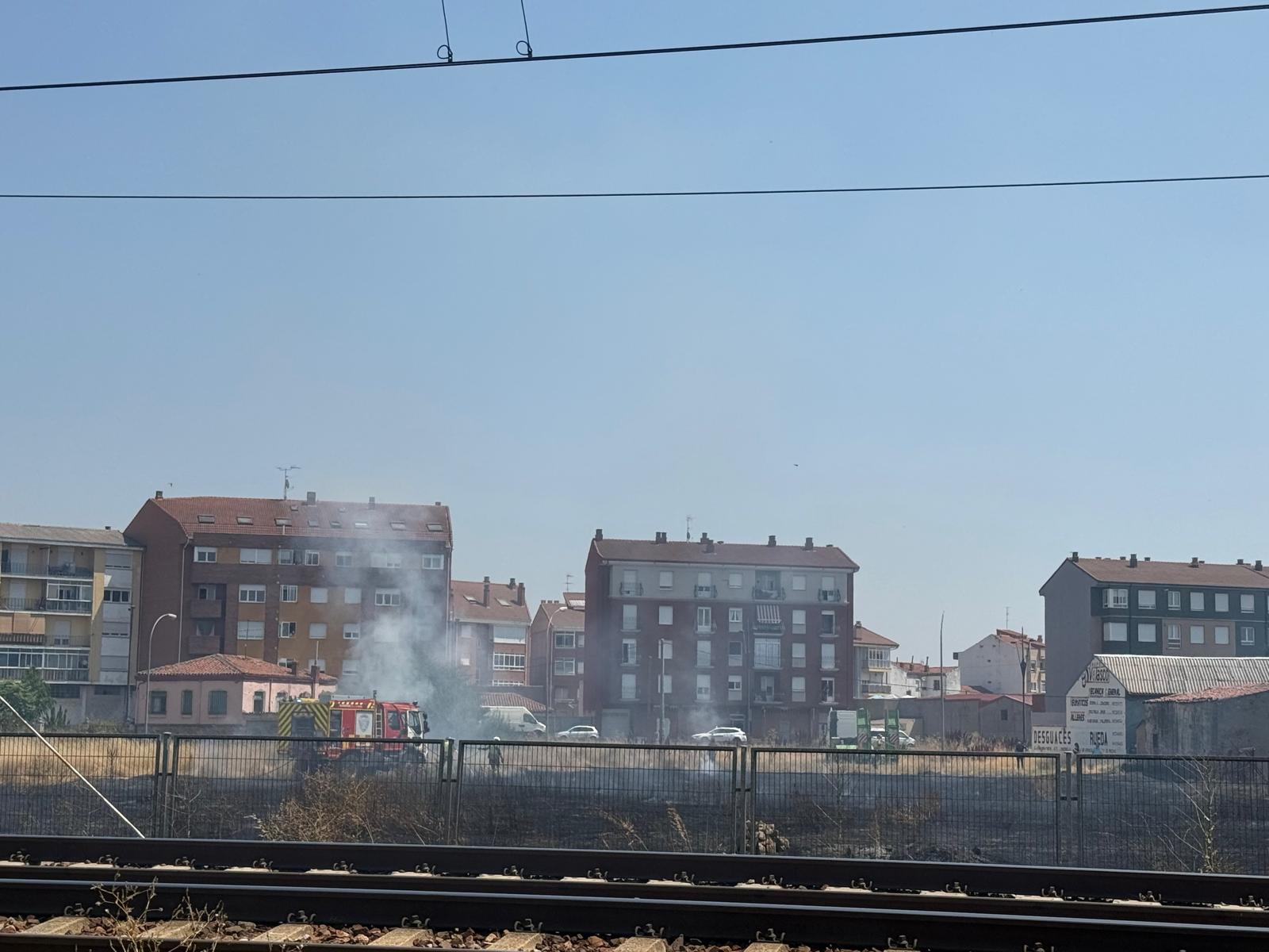 Una imagen de la intervención de los Bomberos de León en el incendio