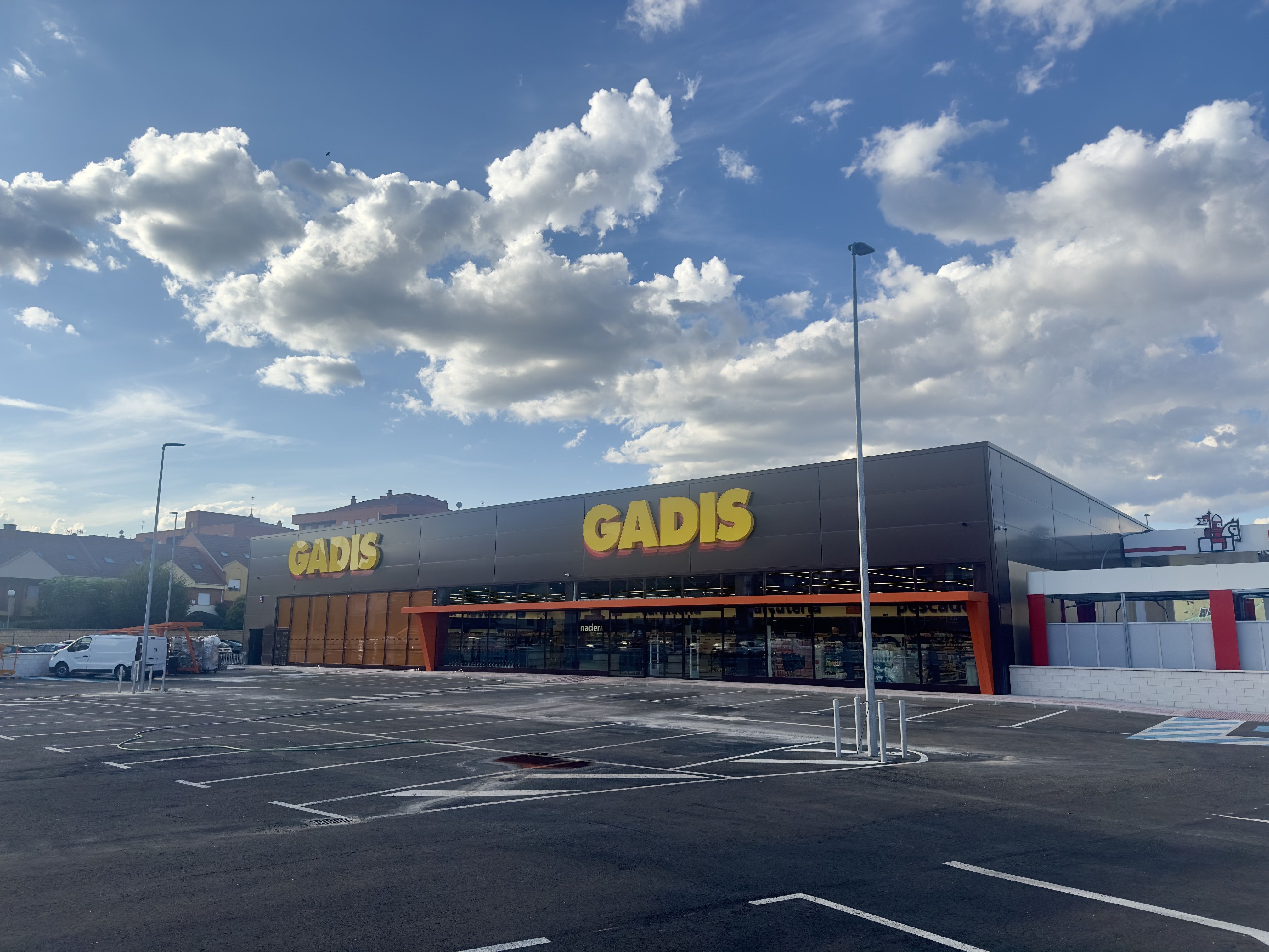 Nuevo supermercado de Gadis en Trobajo del Camino. | LNC Nuevo supermercado de Gadis en Trobajo del Camino. | LNC
