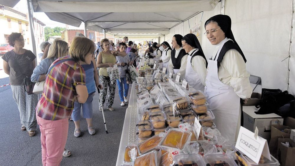 Gradefes endulza el verano con la X Feria de Dulces del Convento. | SAÚL ARÉN Gradefes endulza el verano con la X Feria de Dulces del Convento. | SAÚL ARÉN