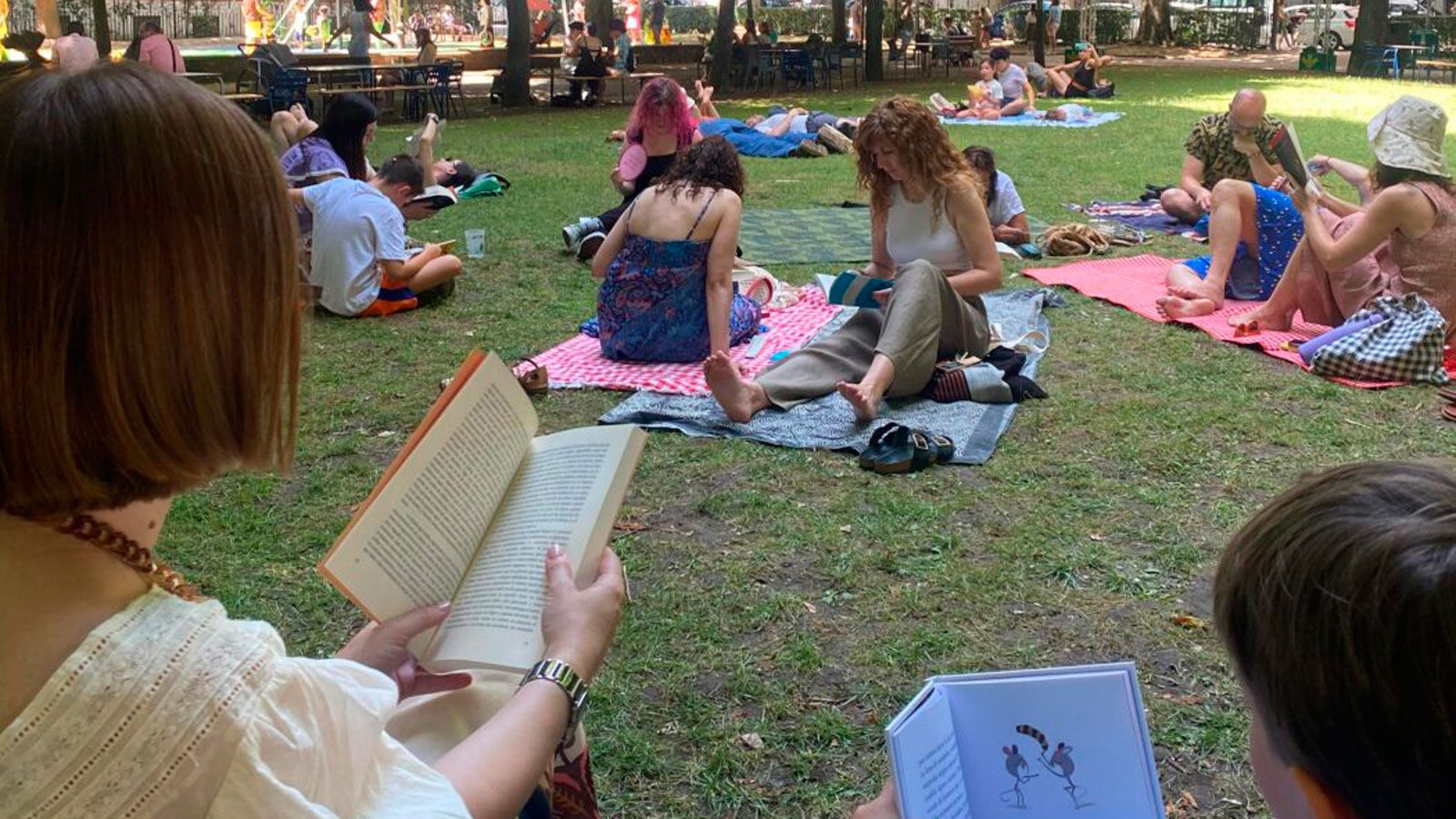 Una fiesta de la lectura celebrada en el jardín de San Francisco. | L.N.C.