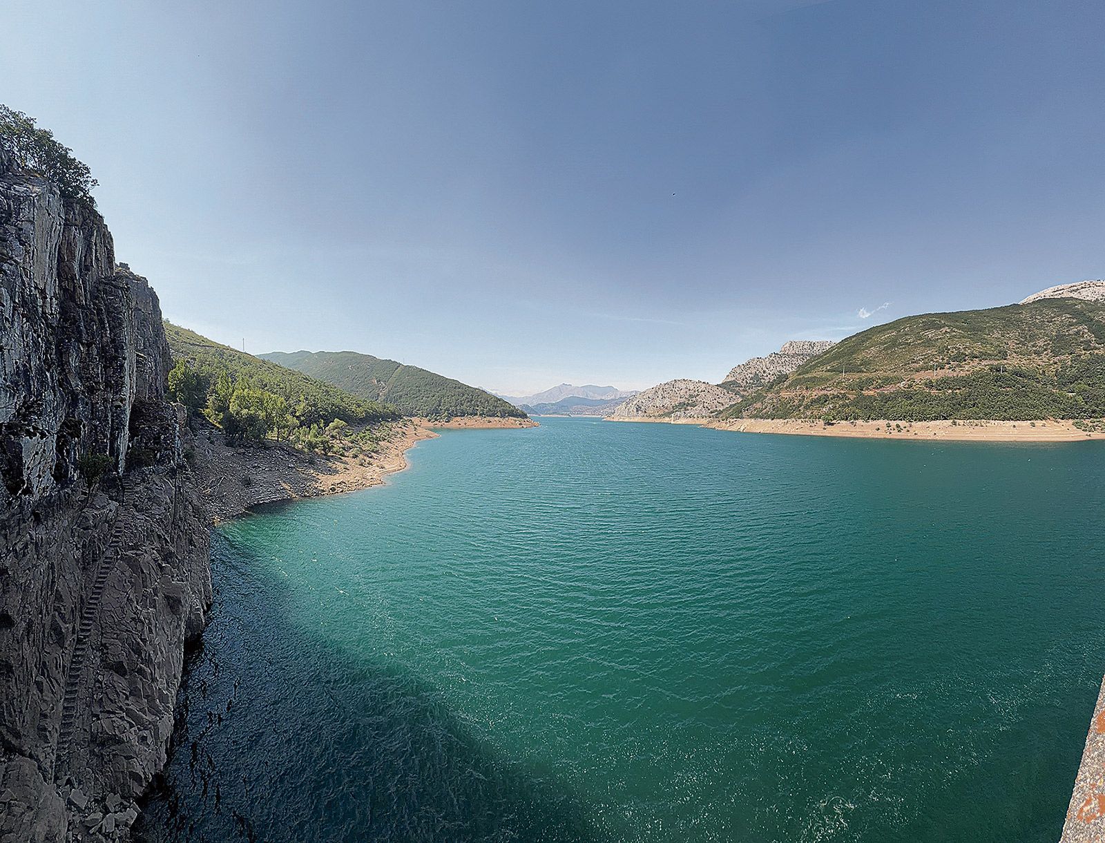 Imagen que presentaba la pasada semana el embalse de Barrios de Luna. | SAÚL ARÉN