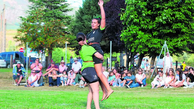 Cecilia, La Ciclón de Yugueros, ha luchado dos corros y logró la victoria en los dos / FERNANDO OTERO Cecilia, La Ciclón de Yugueros, ha luchado dos corros y logró la victoria en los dos / FERNANDO OTERO