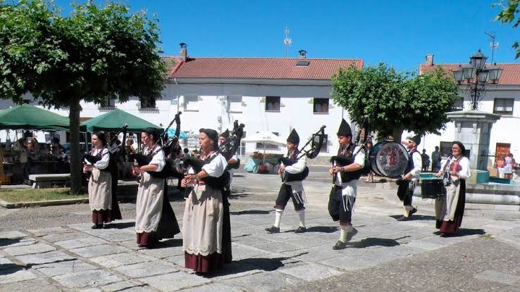 Mercadillo artesanal y pasacalles a cargo de una banda de gaitas marcarán el inicio de la jornada festiva. | ESTEFANÍA NIÑO
