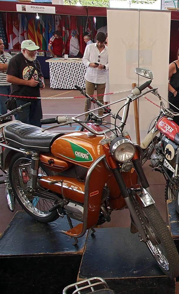 Vuelven a La Bañeza el rugido de los motores y el trabajo artesanal de los alfareros. | ICAL