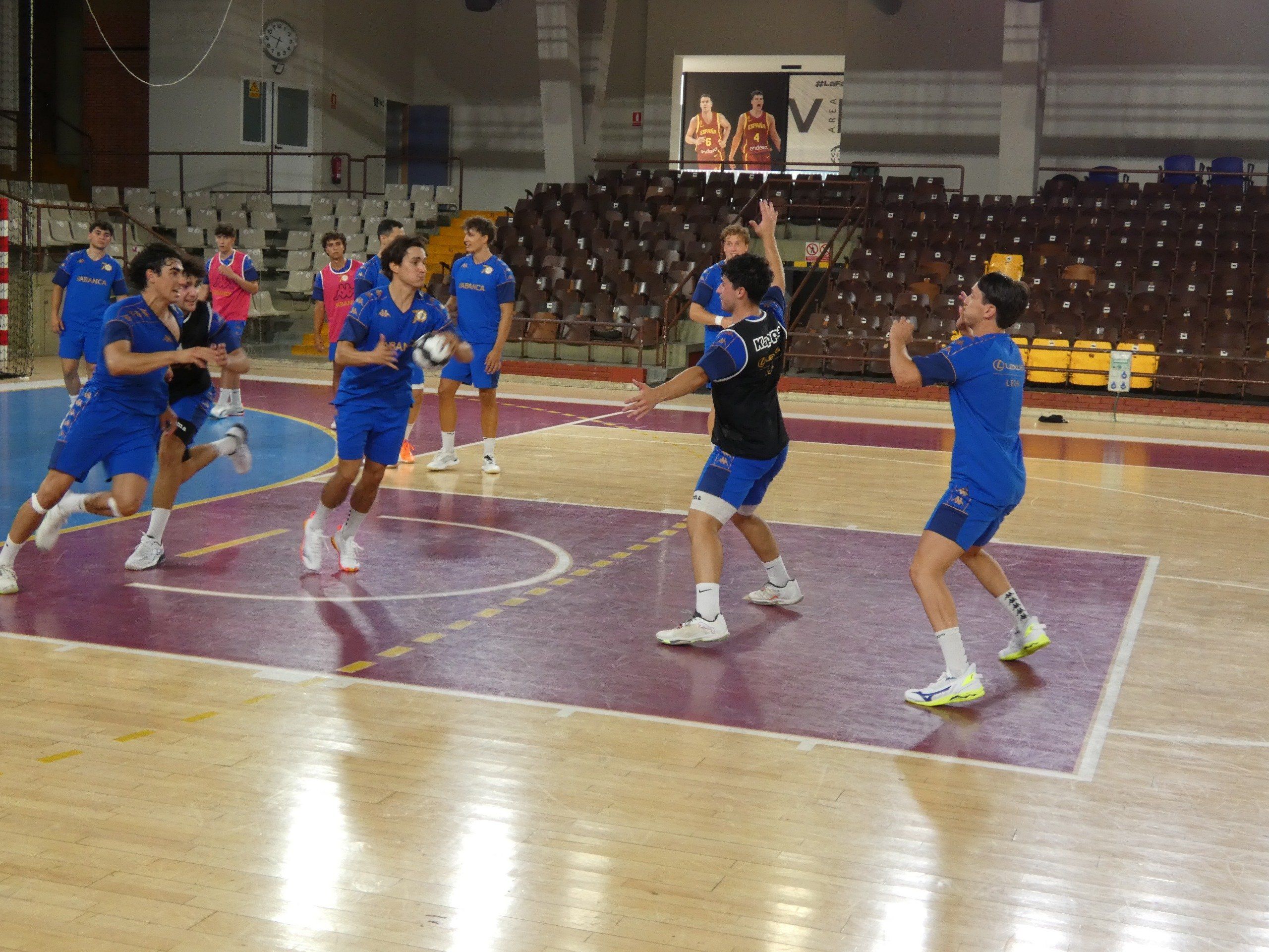 El Abanca Ademar inicia la pretemporada visitando a Cangas. ADEMAR El Abanca Ademar inicia la pretemporada visitando a Cangas. ADEMAR