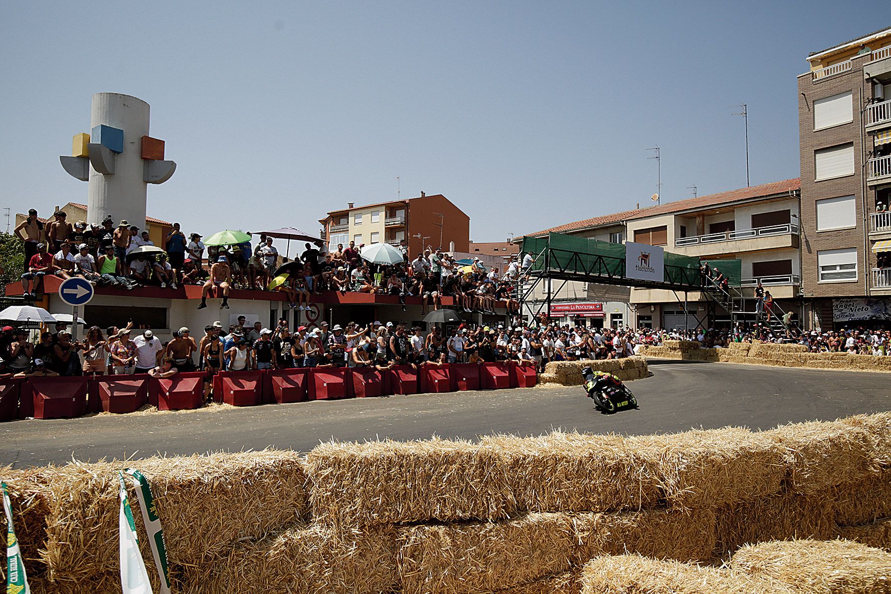 El LXV Gran Premio de Velocidad Ciudad de La Bañeza espera volver a repetir las grandes cifras del año pasado con miles de aficionados. | FERNANDO OTERO