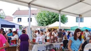 Artesanía, gastronomía y folclore protagonizaron una jornada que volvió a poner de relieve la estrecha conexión entre Villamanín y Asturias. E. NIÑO (3) Artesanía, gastronomía y folclore protagonizaron una jornada que volvió a poner de relieve la estrecha conexión entre Villamanín y Asturias. E. NIÑO (3)