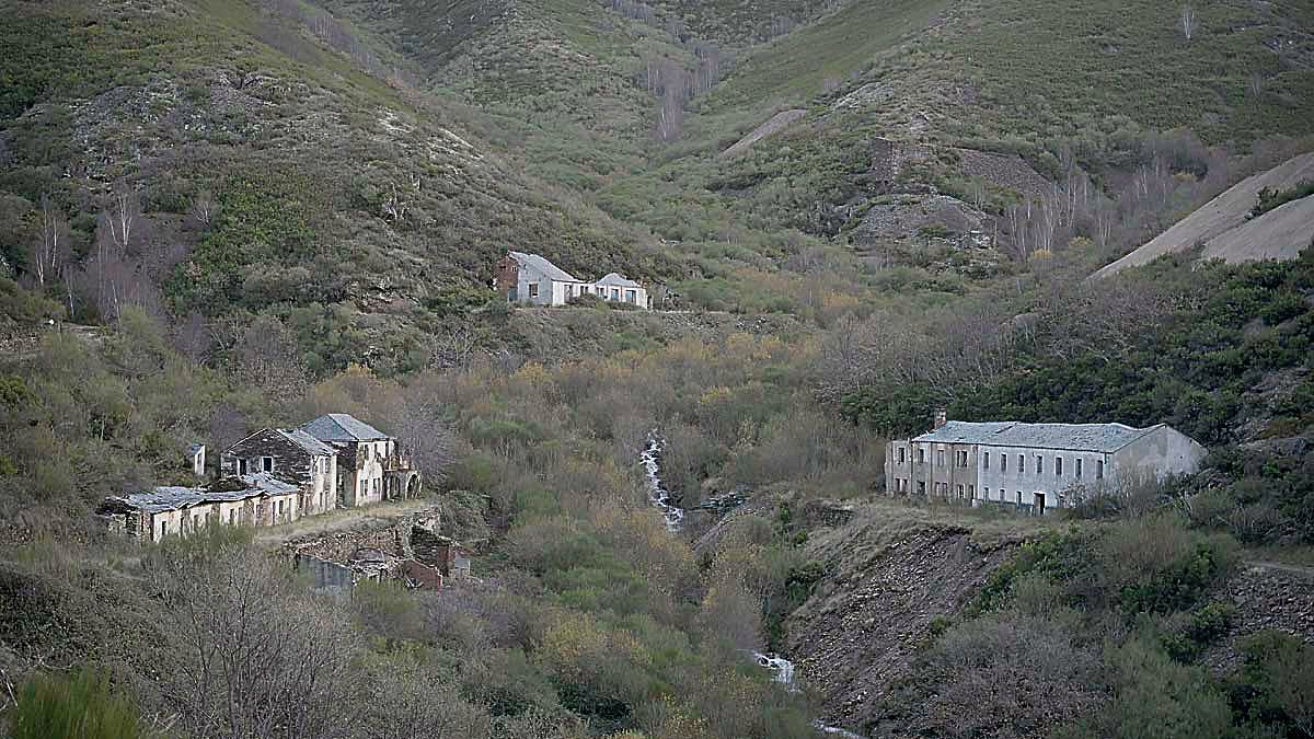 Estado actual de las explotaciones de wolfram de Valborraz, entre la historia y el abandono. | JESÚS F. SALVADORES