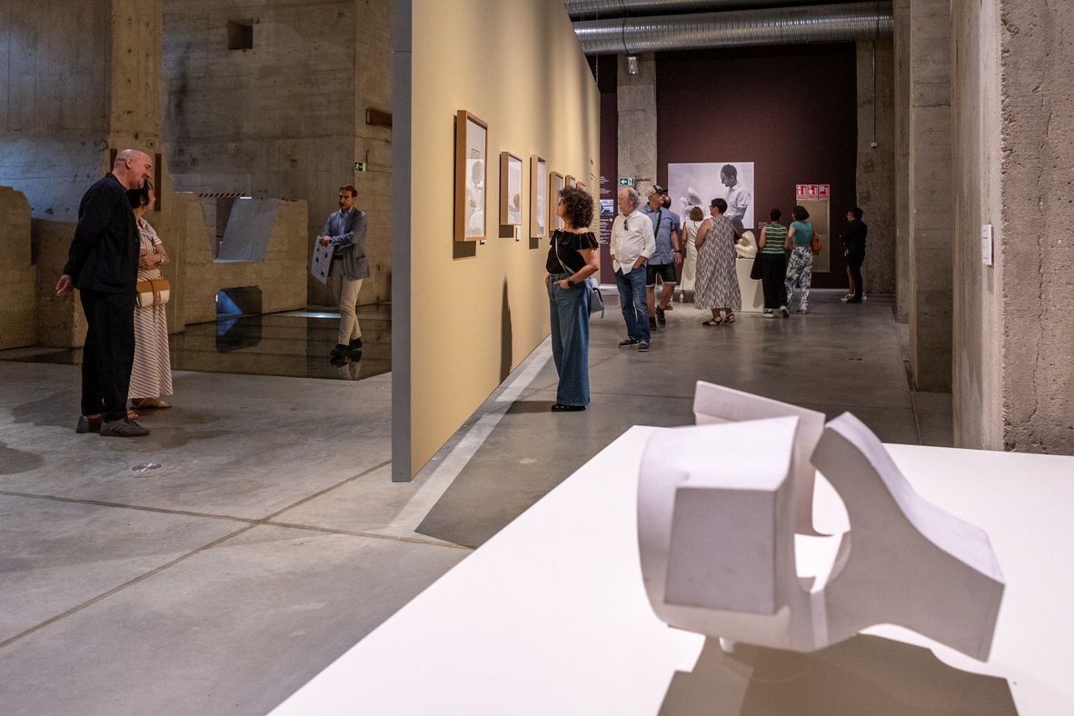 Exposición de Eduardo Chillida en La Térmica Cultural.
