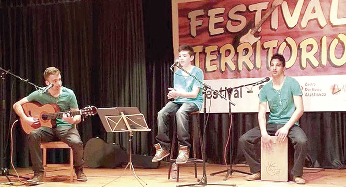 Tres de los cuatro integrantes del grupo palentino Sueño Flamenko Bohemio durante su actuación en la pasada edición del Festival Territorio Bosco.