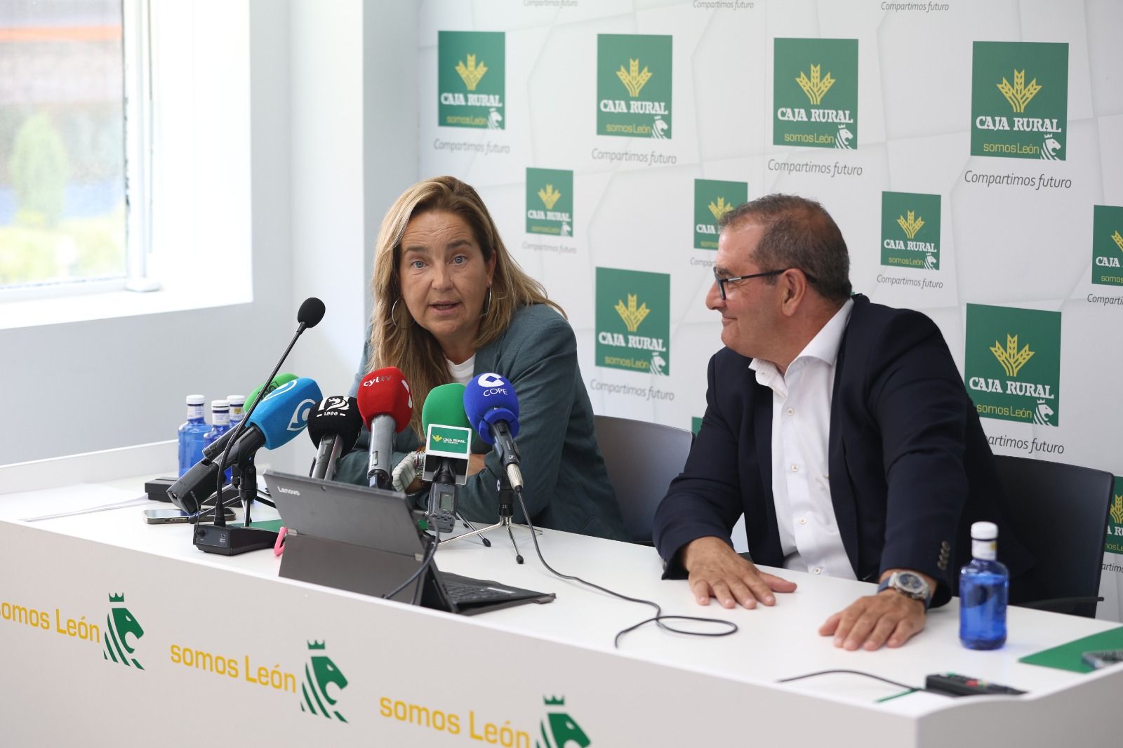 Natichu Alvarado repasó el momento de la Cultural y el mercado de fichajes en la renovación del patrocinio con Caja Rural. FERNANDO OTERO