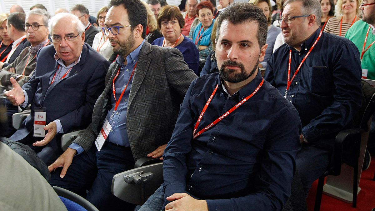 El secretario general del PSCyL, Luis Tudanca, asiste al Comité Federal del PSOE que se reúne para determinar la postura del partido ante la investidura de Mariano Rajoy. | ICAL