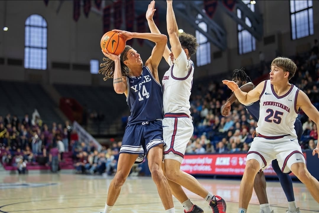 Casey Simmons durante un partido con Yale. YALE Casey Simmons durante un partido con Yale. YALE