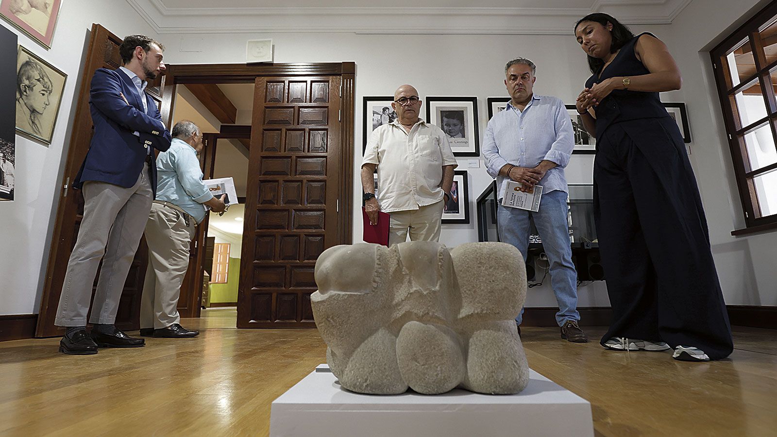Una imagen de la exposición escultórica que fue inaugurada en la Casa Panero de la capital maragata. | FERNANDO OTERO