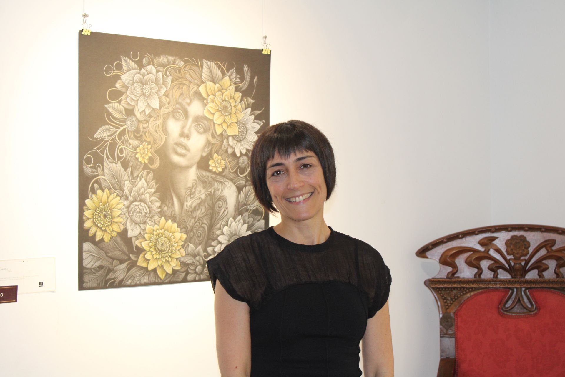Vanesa Pellitero, conocida como Vanfirefly, ante una de sus obras. | L.N.C. Vanesa Pellitero, conocida como Vanfirefly, ante una de sus obras. | L.N.C.