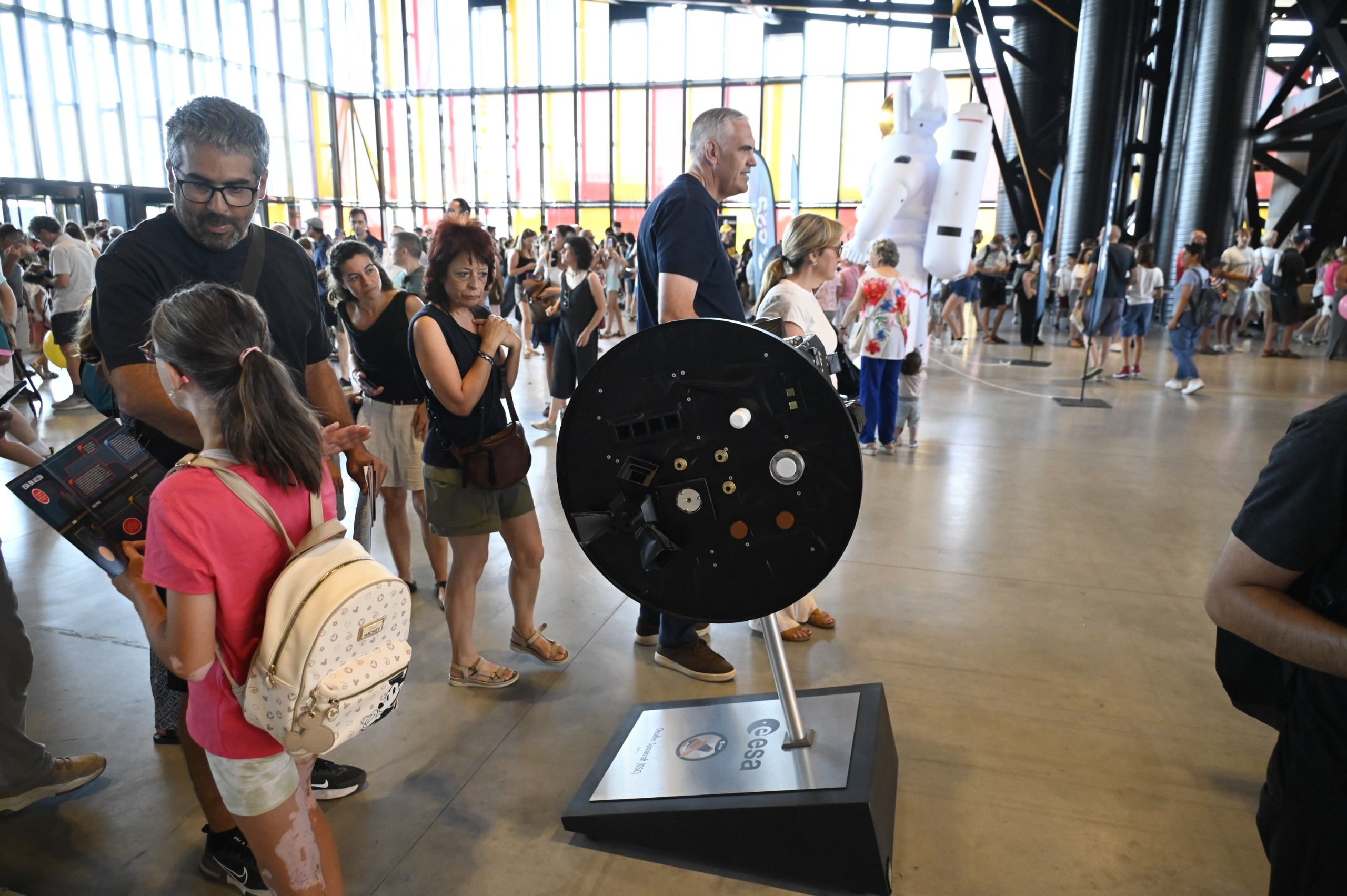 Talleres de la ESA en el Palacio de Exposiciones en torno al eclipse solar. | SAÚL ARÉN