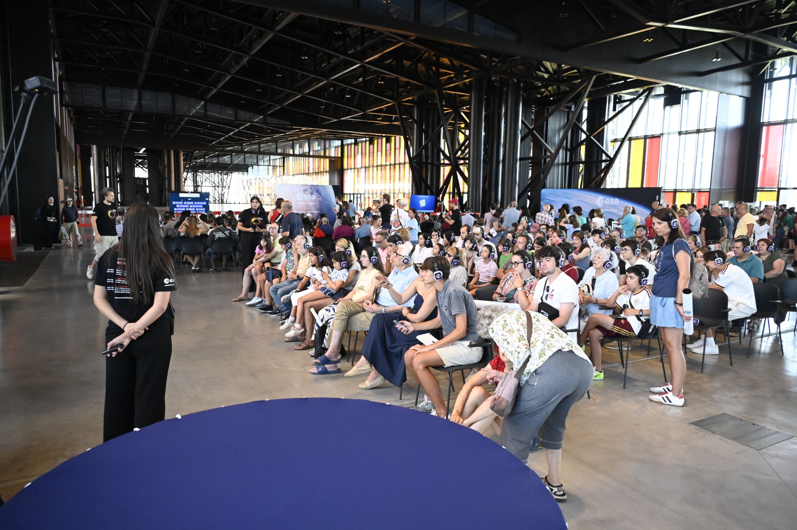 Talleres de la ESA en el Palacio de Exposiciones en torno al eclipse solar. | SAÚL ARÉN