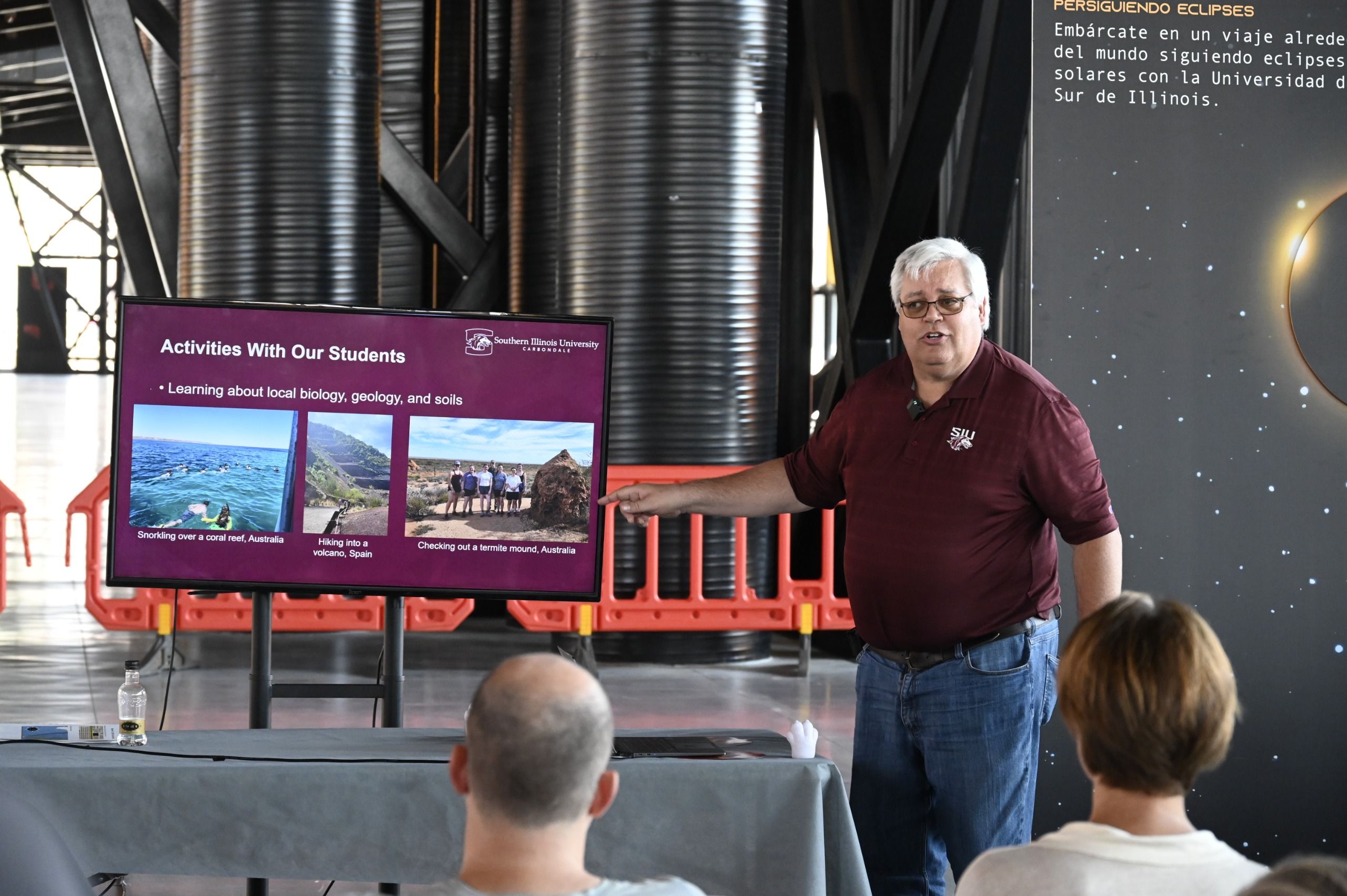 Talleres de la ESA en el Palacio de Exposiciones en torno al eclipse solar. | SAÚL ARÉN