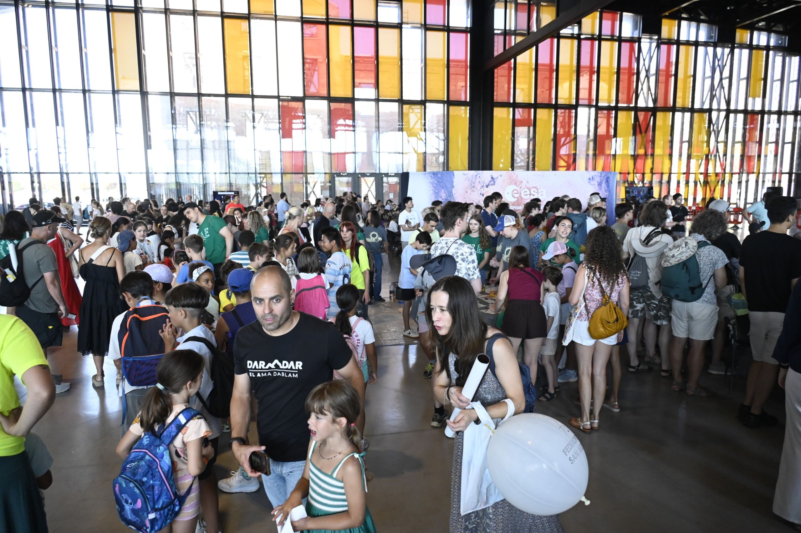 Talleres de la ESA en el Palacio de Exposiciones en torno al eclipse solar. | SAÚL ARÉN